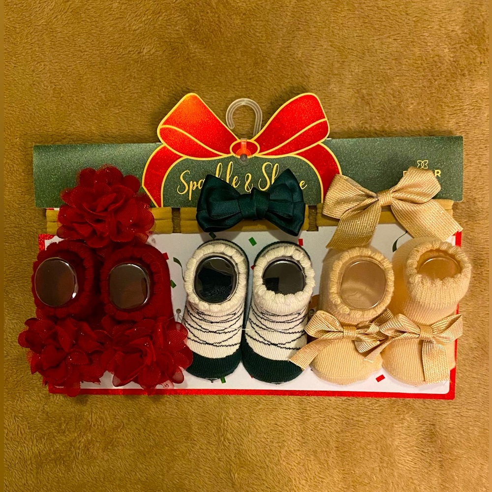 Danbar Holiday Baby Booties and Headbands